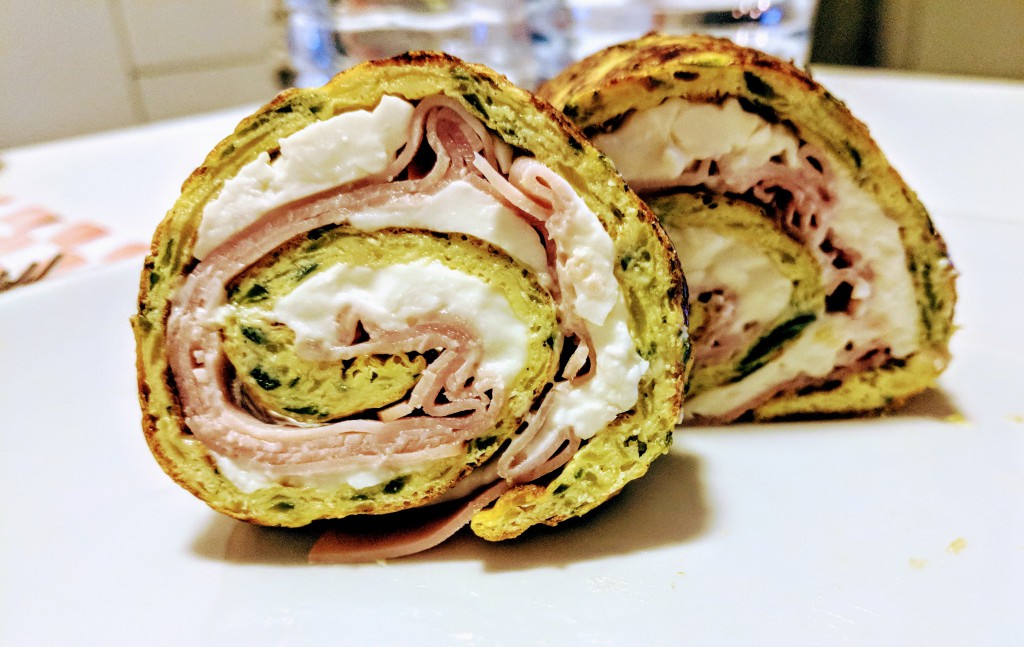 Rotolo di zucchine ripieno di crescenza e prosciutto cotto